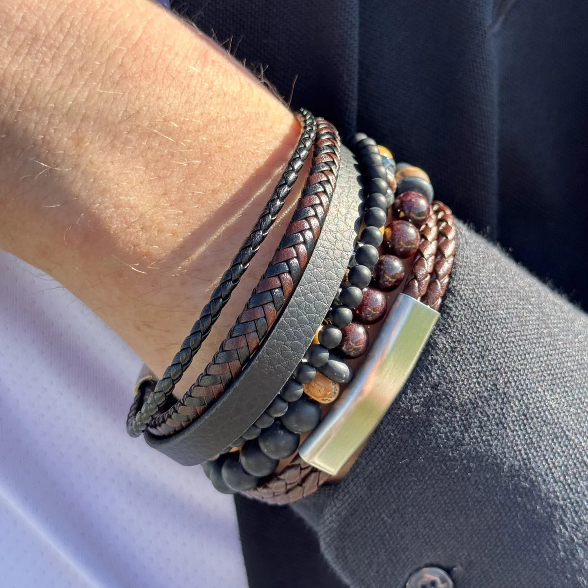 Mehrstrangiges Lederarmband mit Perlen