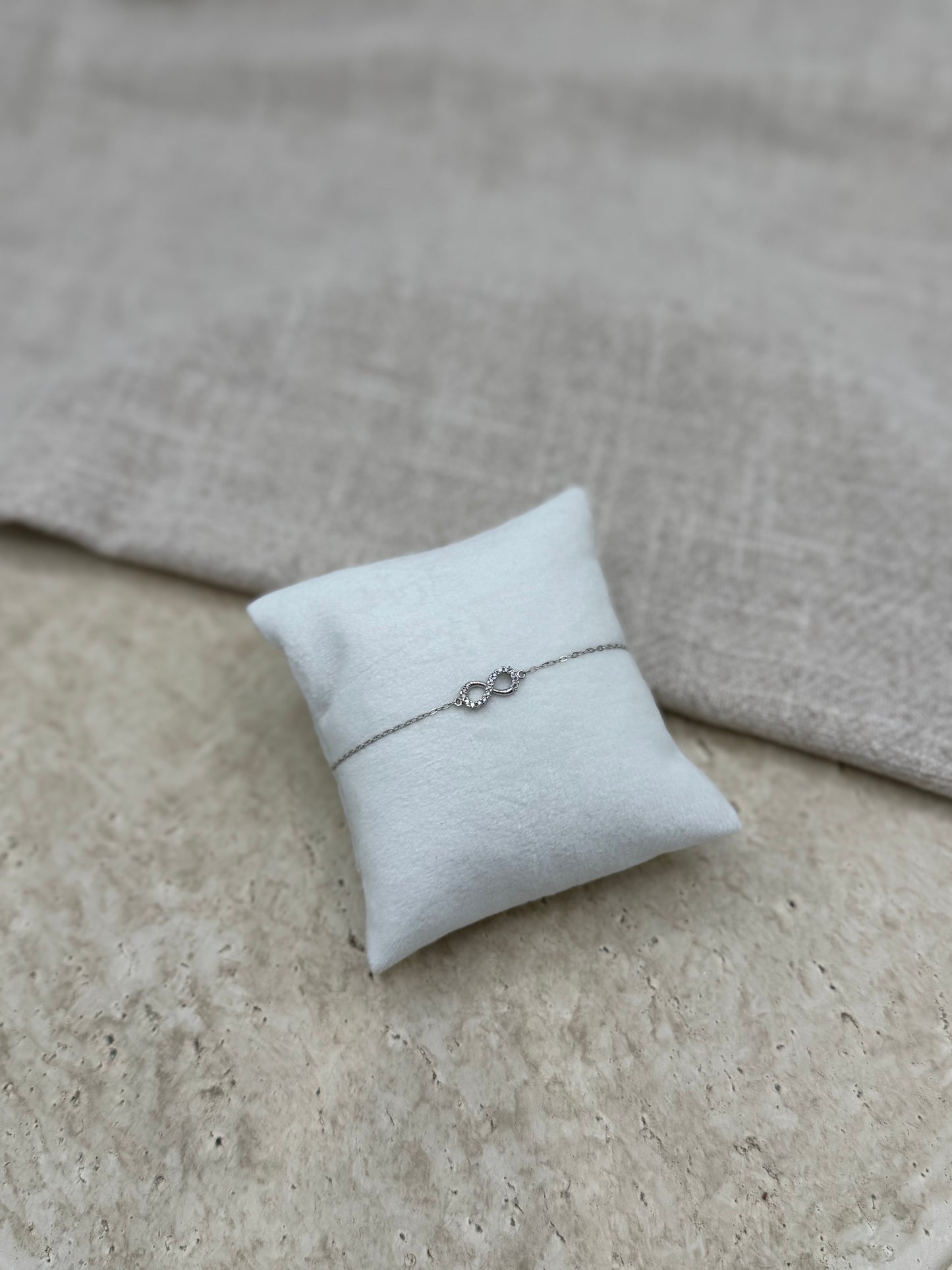 Unendlich Armband mit Zirkonia